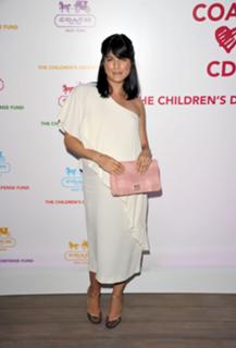 Selma Blair feet photo thumbnail