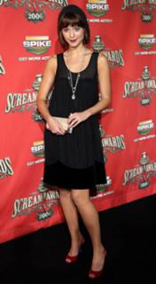 Mary Elizabeth Winstead feet photo thumbnail