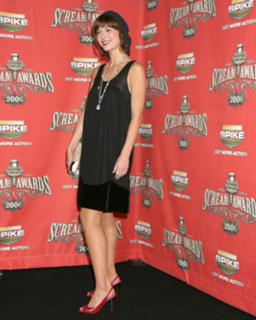 Mary Elizabeth Winstead feet photo thumbnail