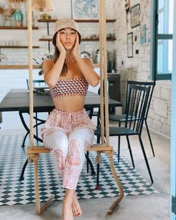 Seyma Subasi feet photo thumbnail