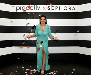 Maite Perroni feet photo thumbnail