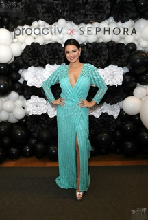 Maite Perroni feet photo thumbnail