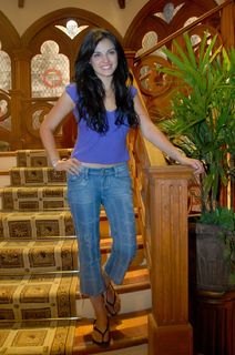 Maite Perroni feet photo thumbnail