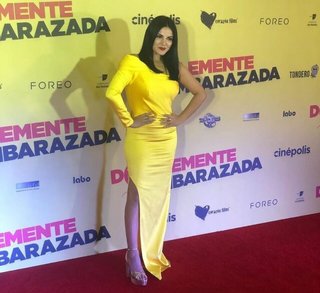 Maite Perroni feet photo thumbnail
