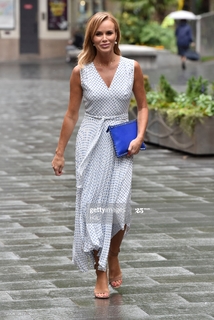 Amanda Holden feet photo thumbnail