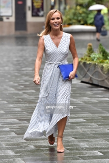 Amanda Holden feet photo thumbnail