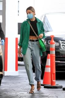 Hailey Bieber feet photo thumbnail