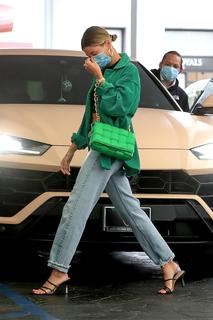 Hailey Bieber feet photo thumbnail