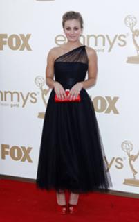Kaley Cuoco feet photo thumbnail