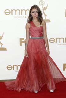 Sarah Hyland feet photo thumbnail