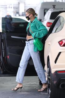 Hailey Bieber feet photo thumbnail