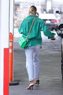 Hailey Bieber feet photo thumbnail