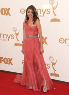 Sarah Hyland feet photo thumbnail
