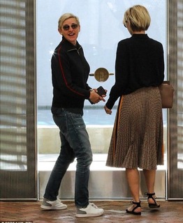 Portia de Rossi feet photo 2