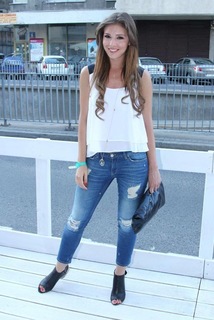Klaudia Halejcio feet photo thumbnail