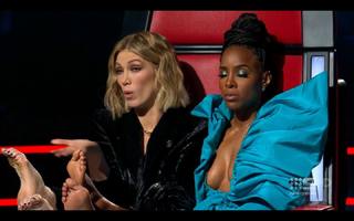 Delta Goodrem feet photo thumbnail