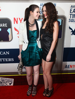 Michelle Trachtenberg feet photo thumbnail