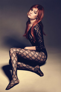 Brie Larson feet photo thumbnail
