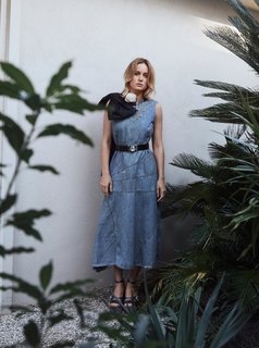 Brie Larson feet photo thumbnail