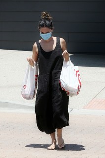 Rachel Bilson feet photo thumbnail