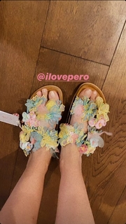 Sonam Kapoor feet photo thumbnail