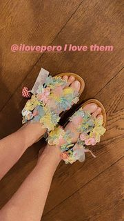 Sonam Kapoor feet photo thumbnail