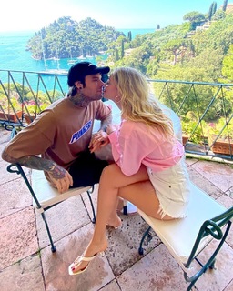 Chiara Ferragni feet photo thumbnail