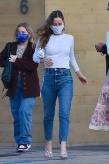 Leslie Mann feet photo thumbnail