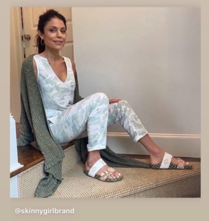 Bethenny Frankel feet photo thumbnail