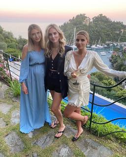 Chiara Ferragni feet photo thumbnail