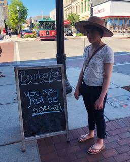 Sophia Lillis feet photo 4