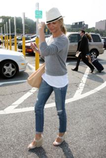 Cameron Diaz feet photo thumbnail