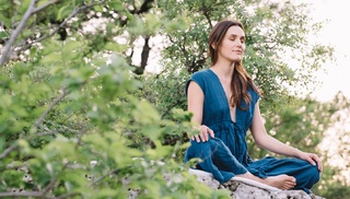 Adriene Mishler feet photo thumbnail