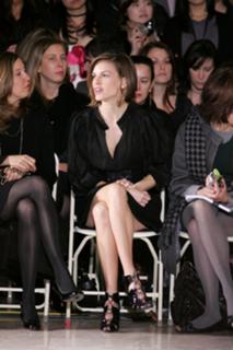 Hilary Swank feet photo thumbnail