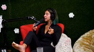 Gabbie Hanna feet photo thumbnail