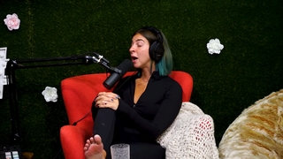 Gabbie Hanna feet photo thumbnail
