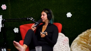 Gabbie Hanna feet photo thumbnail