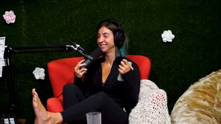 Gabbie Hanna feet photo thumbnail