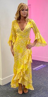Amanda Holden feet photo thumbnail