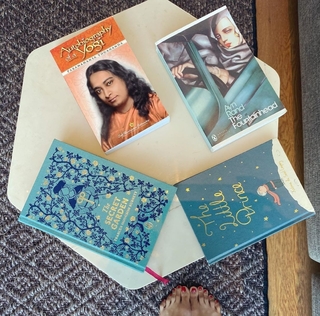 Mouni Roy feet photo thumbnail