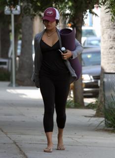 Vanessa Hudgens feet photo thumbnail