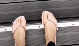 Karolina Pisarek feet photo thumbnail