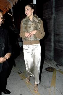 Maggie Gyllenhaal feet photo thumbnail