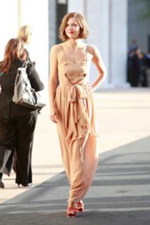 Maggie Gyllenhaal feet photo thumbnail