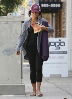 Vanessa Hudgens feet photo thumbnail
