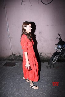 Dia Mirza feet photo thumbnail