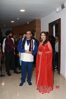 Madhuri Dixit feet photo thumbnail