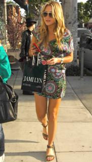 Amanda Bynes feet photo thumbnail