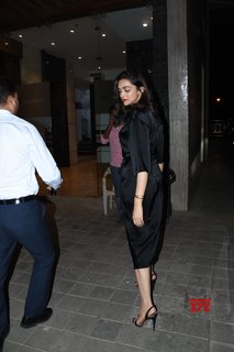 Deepika Padukone feet photo thumbnail