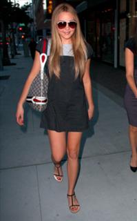 Amanda Bynes feet photo thumbnail